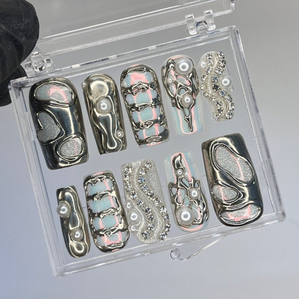 CHROME/ Y2K NAILS